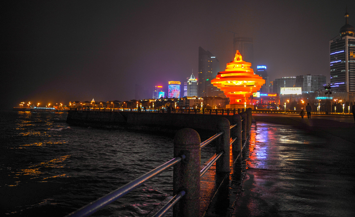 夜青岛  海边图