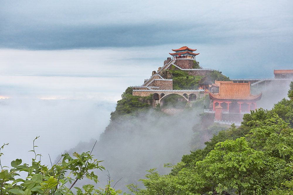 雾涌金顶