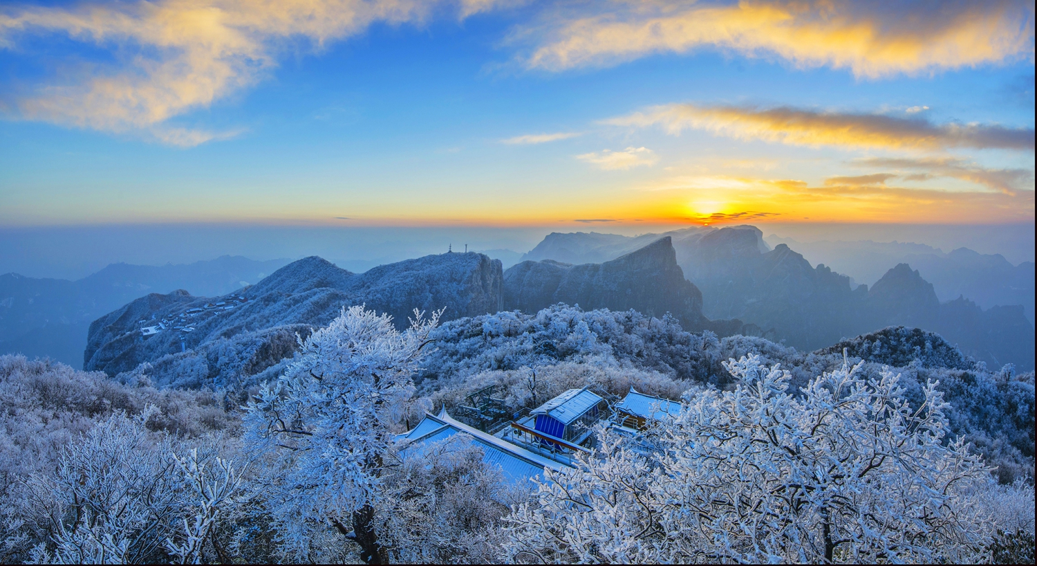 银装素裹天门山
