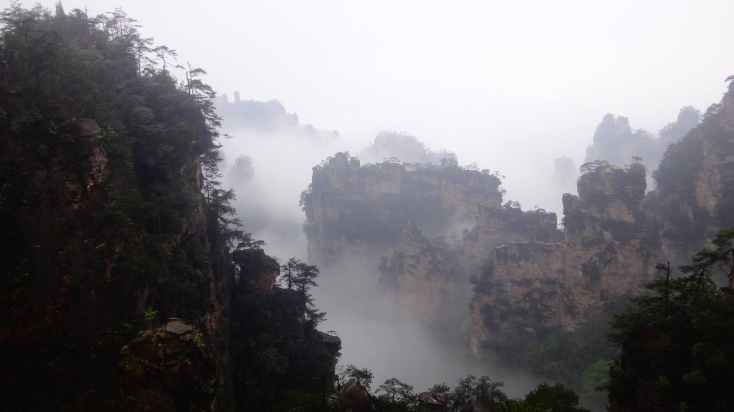 云淡山青