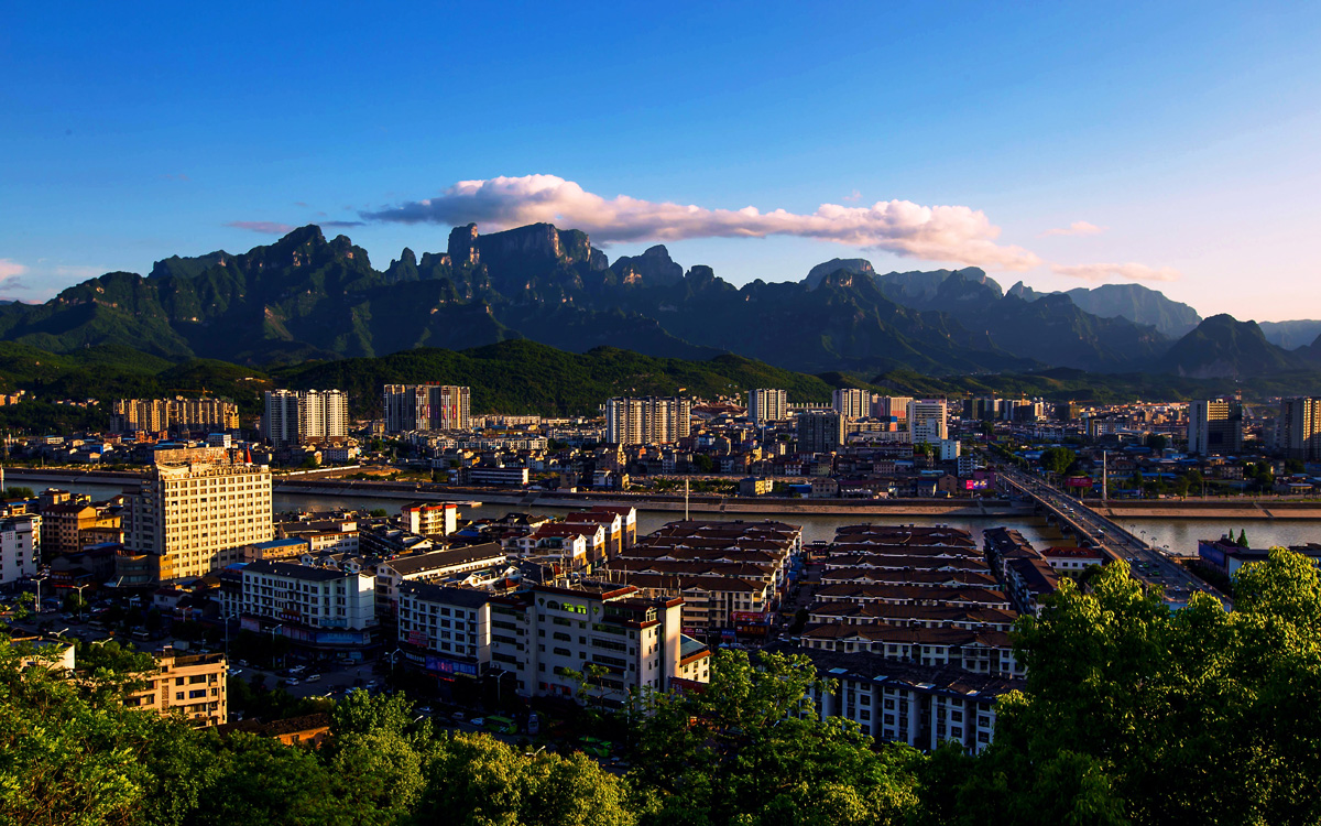 远眺天门山