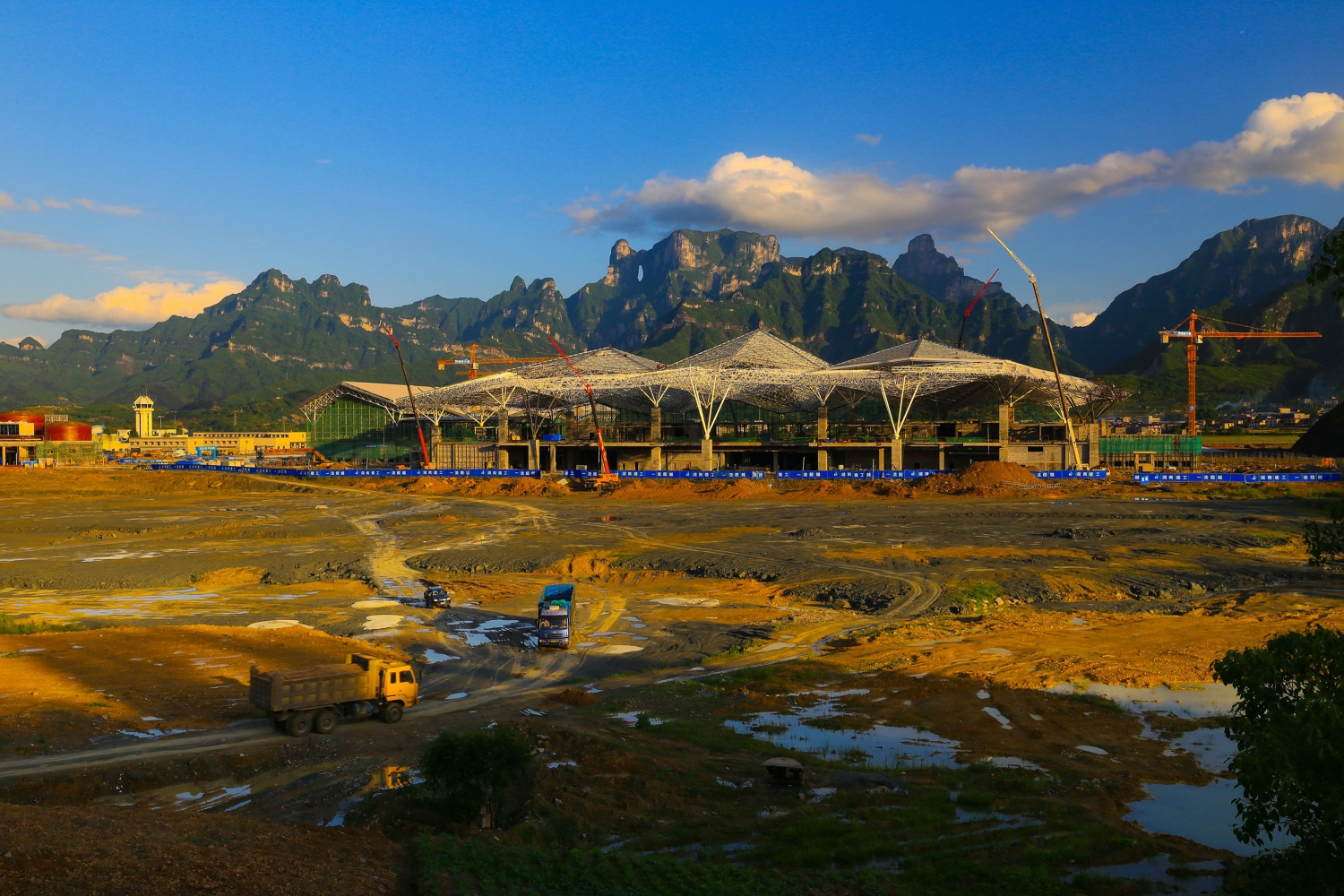 天门山下建设中的新航站-1
