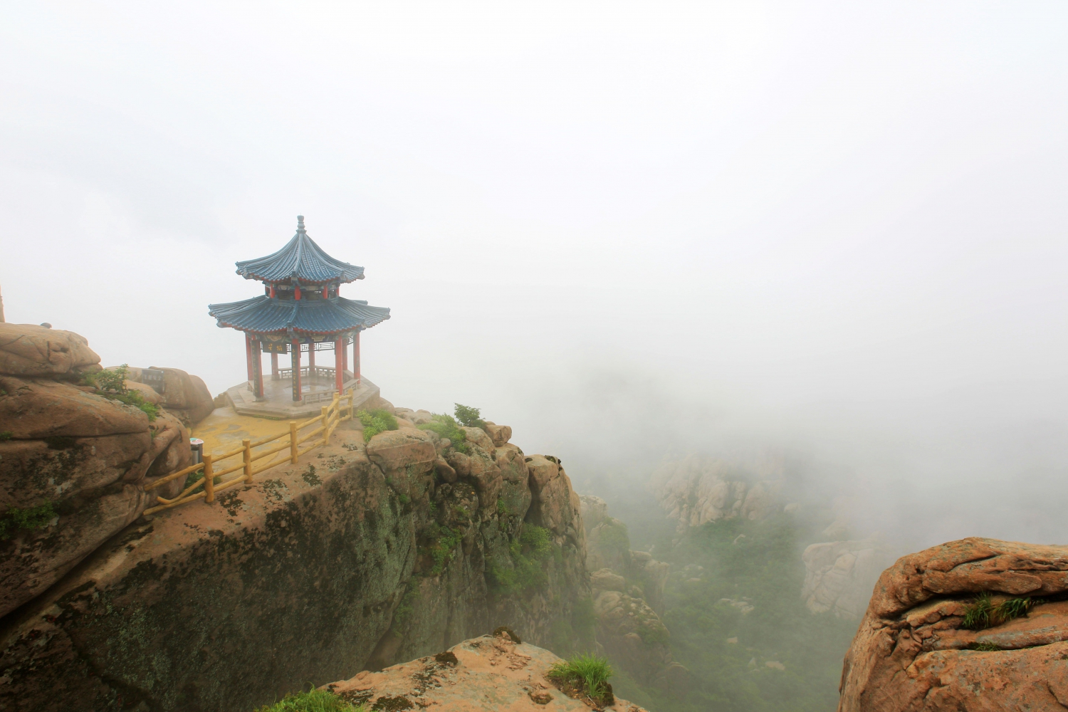 雾漫崂山