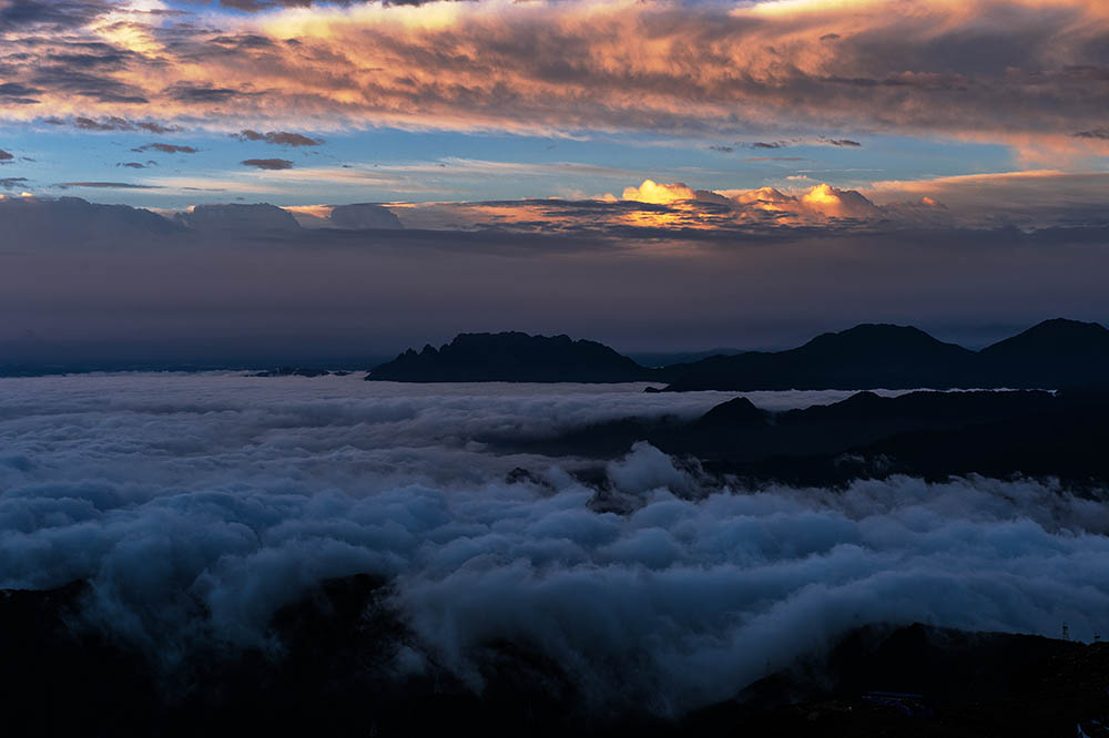 牛背山上观日出