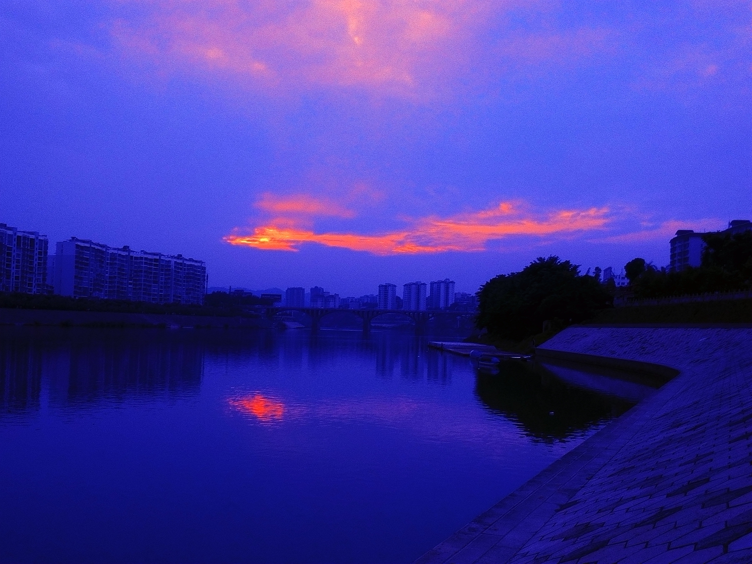 晚 霞