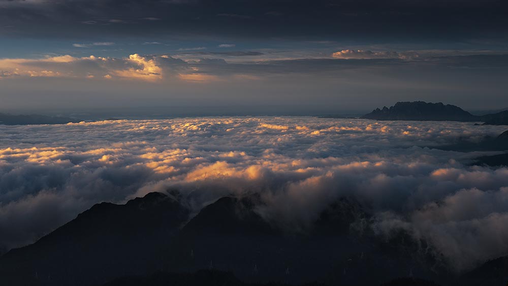 云涌牛背山
