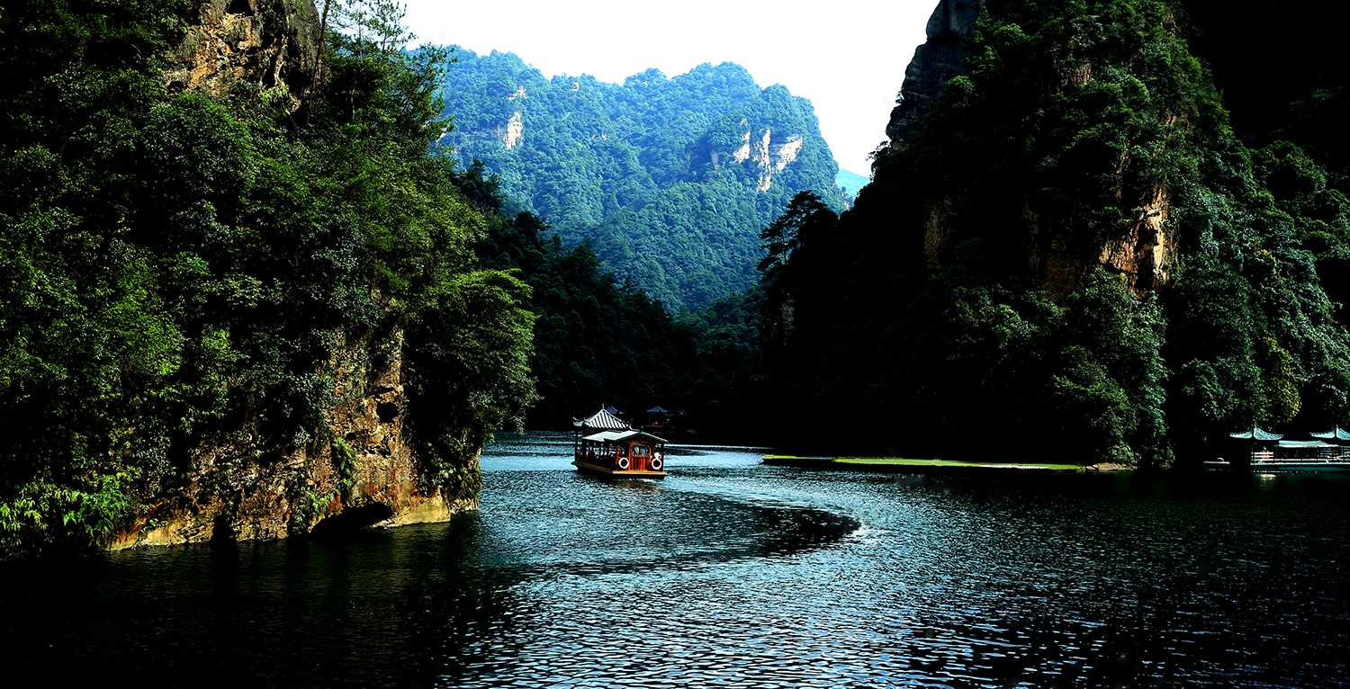 人间仙湖—宝峰湖
