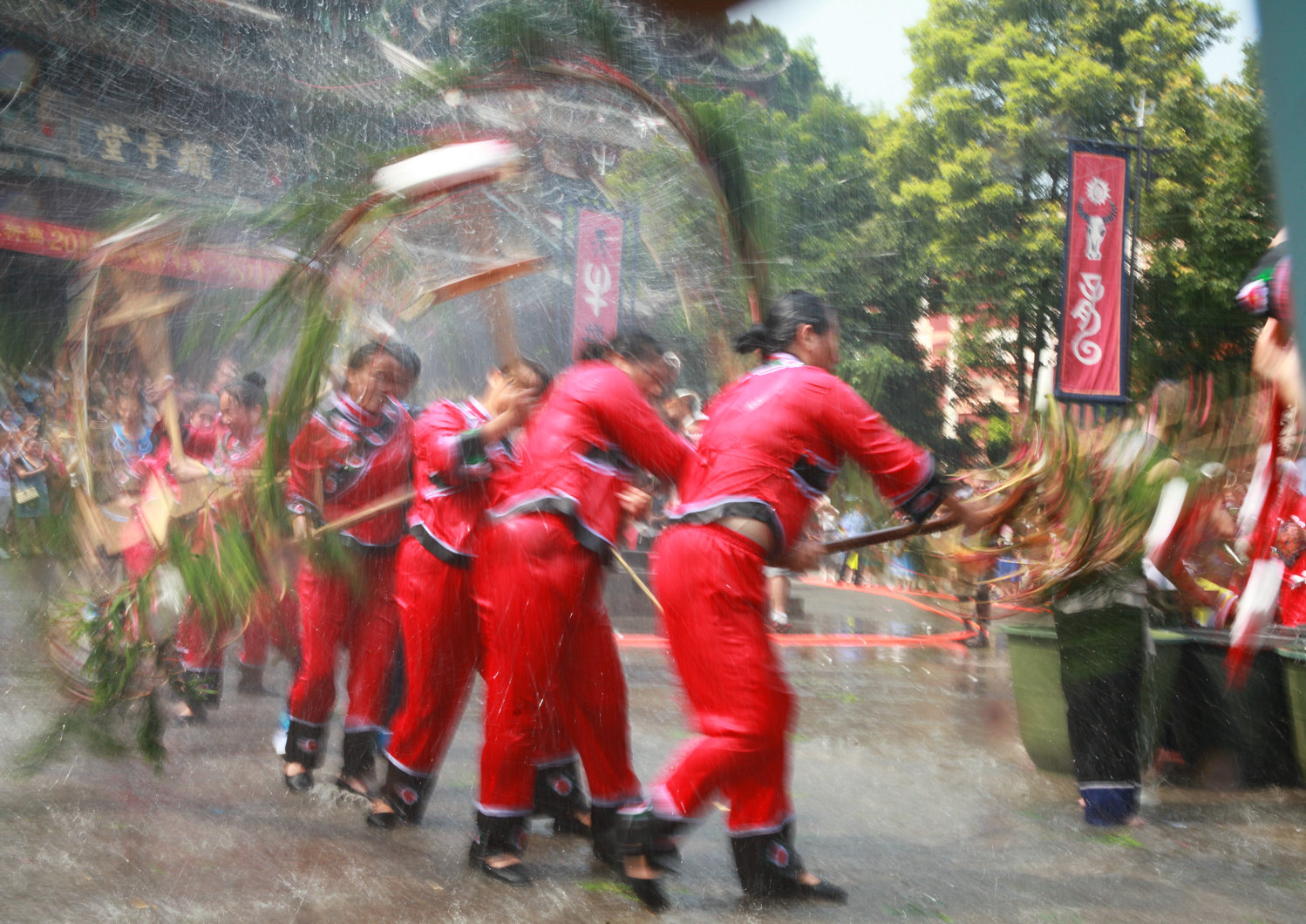 水龙狂舞