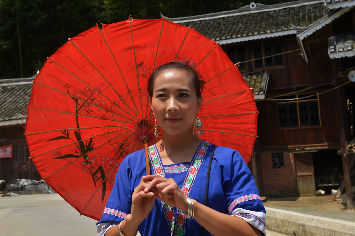 侗 家 女