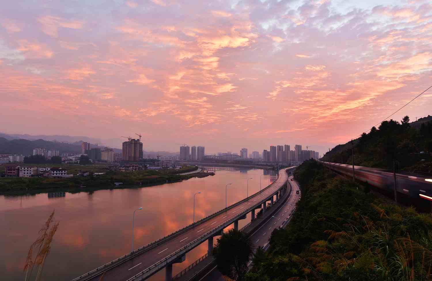 追赶太阳的列车