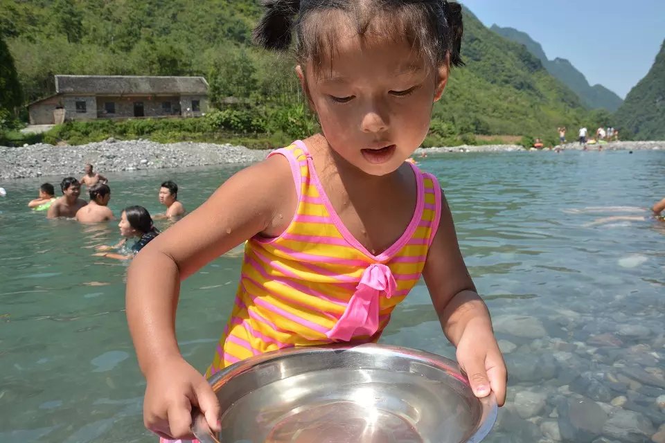 仙人溪中映仙魚