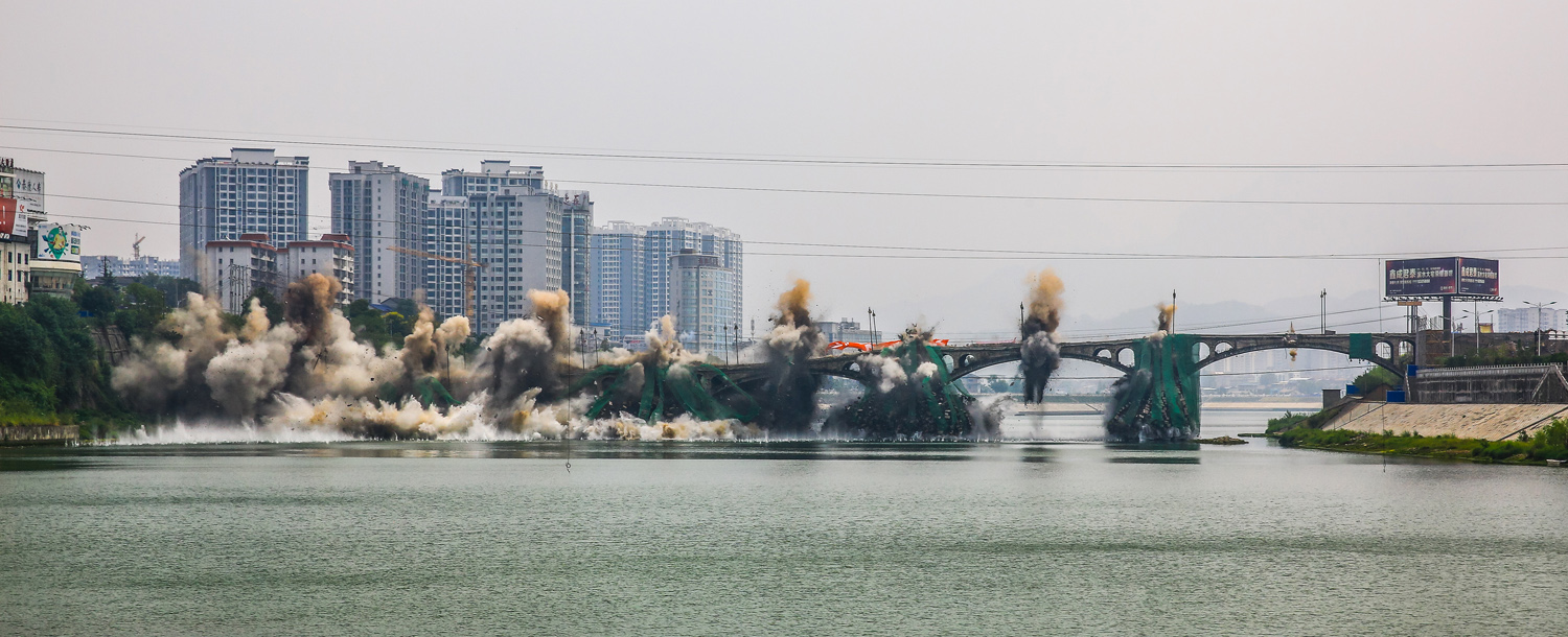 澧水大桥成功爆破4.