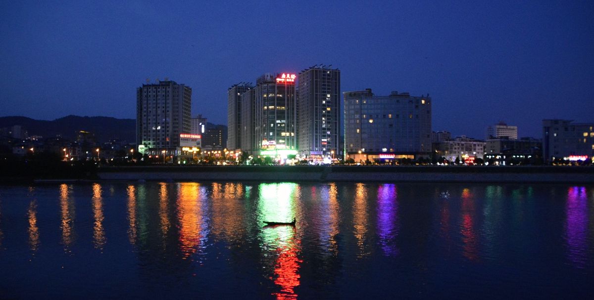 澧水夜景--悠悠小船夜中游