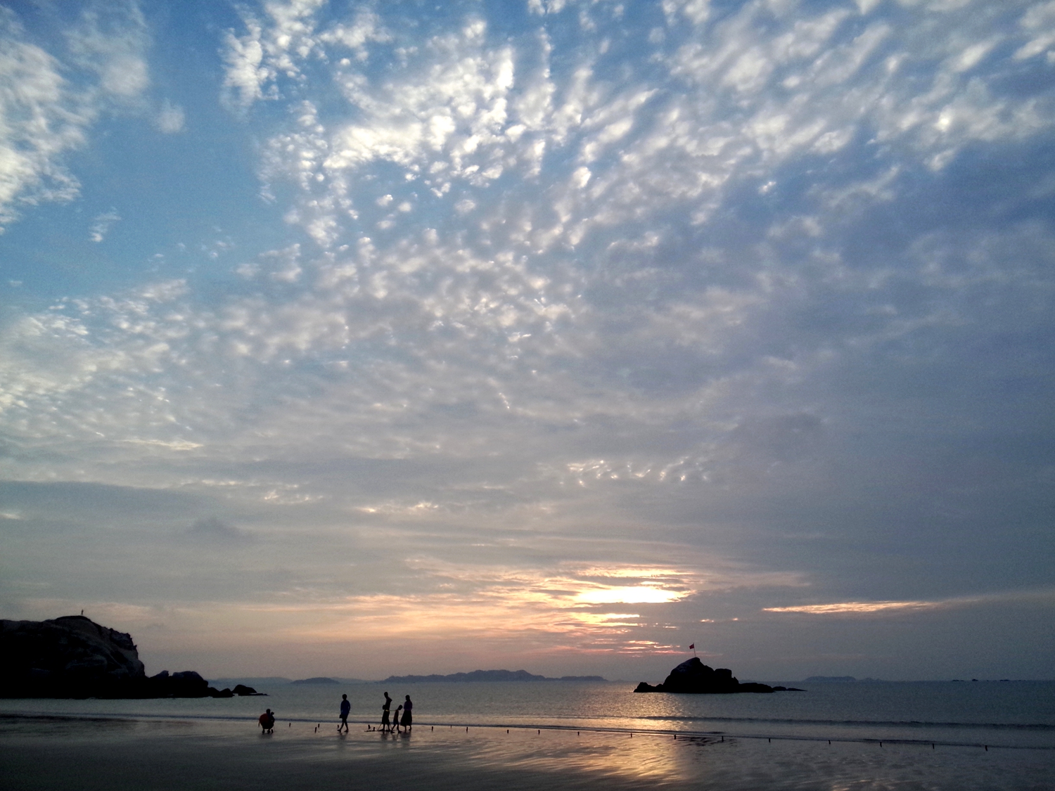 海上升明月