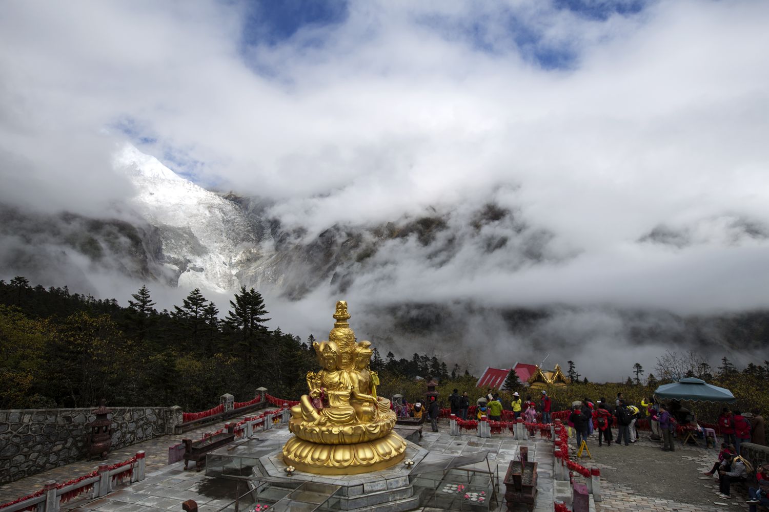 神秘莫测的贡嘎雪山