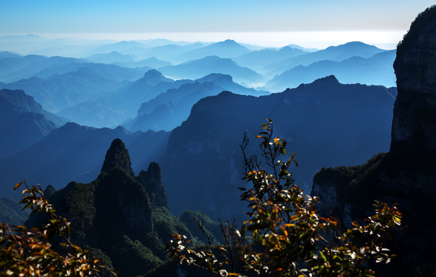 层峦叠嶂