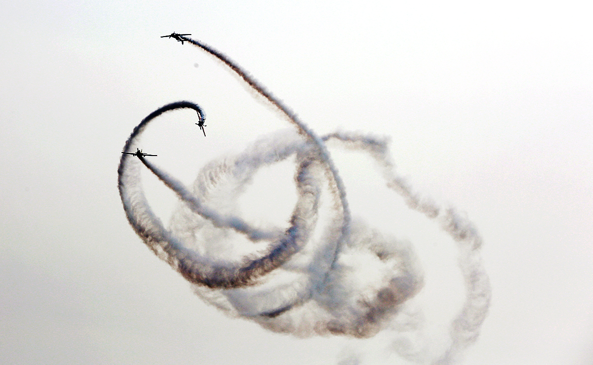 谁持彩练当空舞