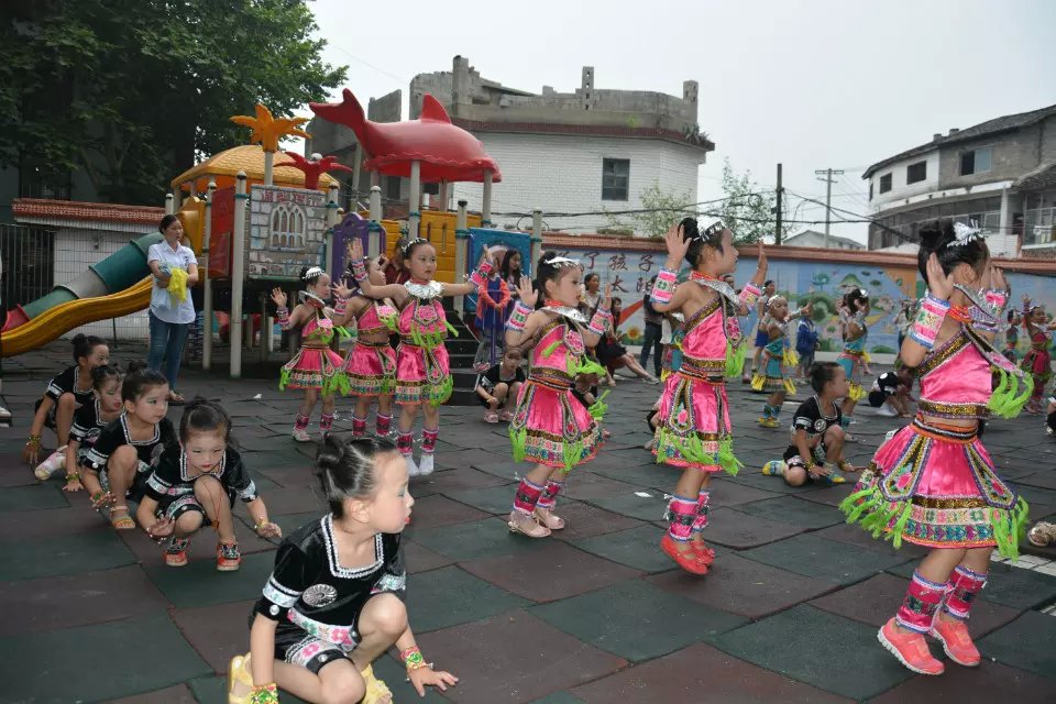 少成若天性。功到自然成。