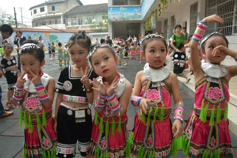 少成若天性。功到自然成。