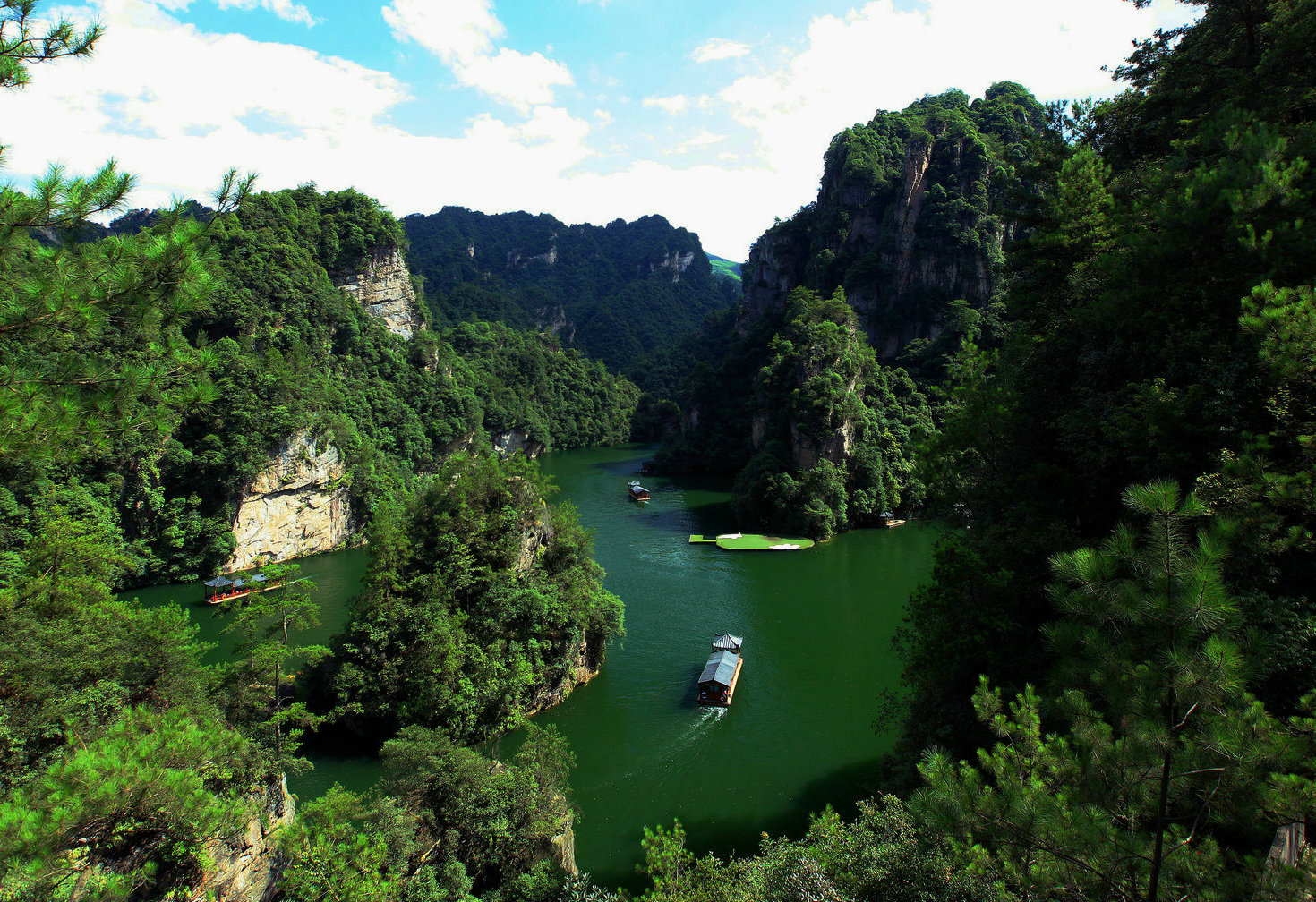 翡翠宝峰湖