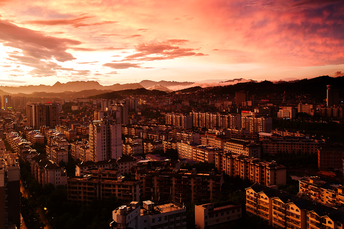 夕阳后的小城