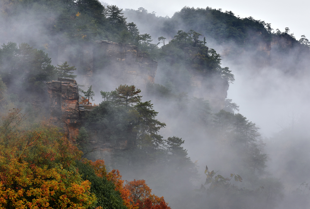  峰墙秋色