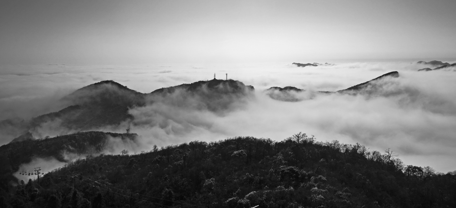 《雾漫天门山》