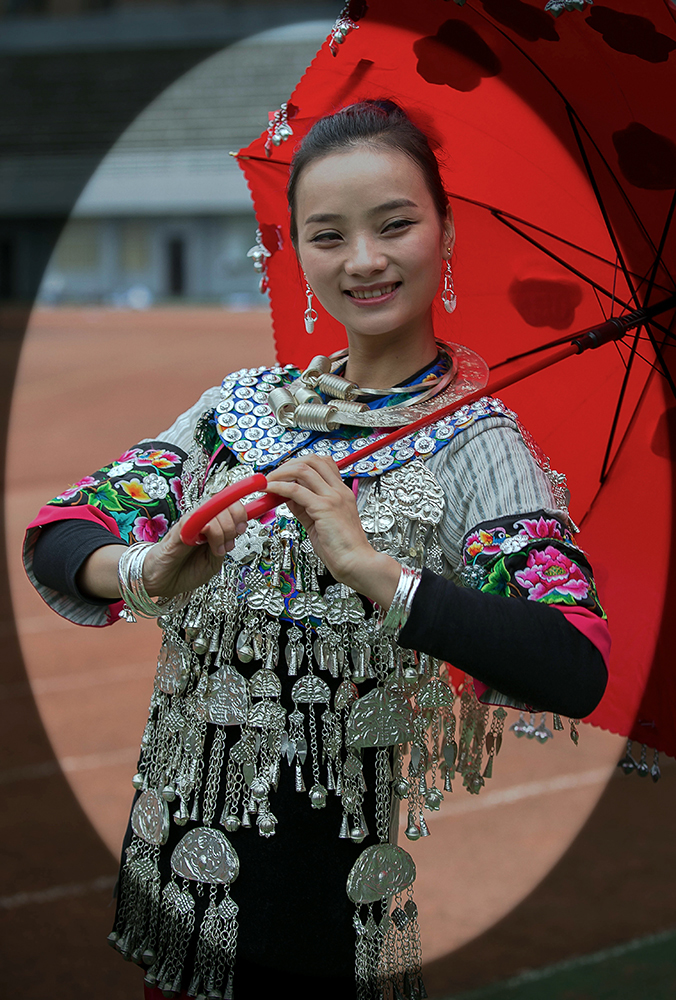 苗女多情