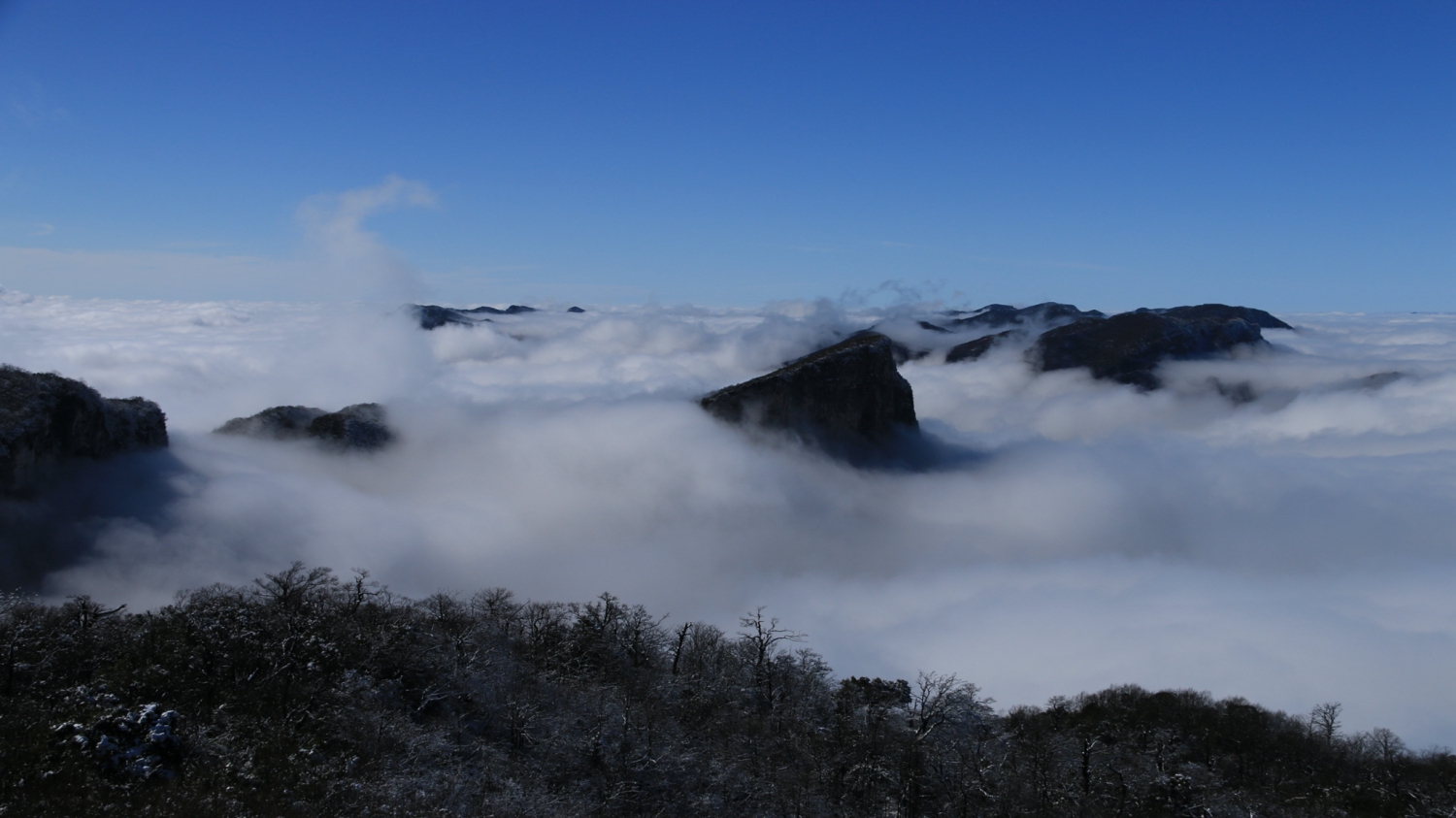 雪后开晴云潮涌