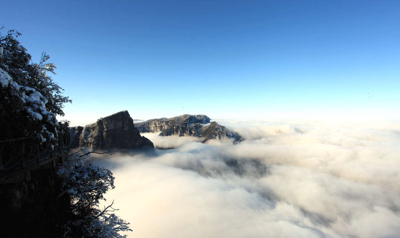 天门山雪景