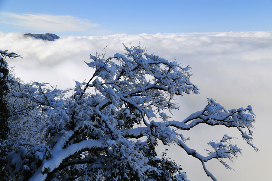 天门山雪景