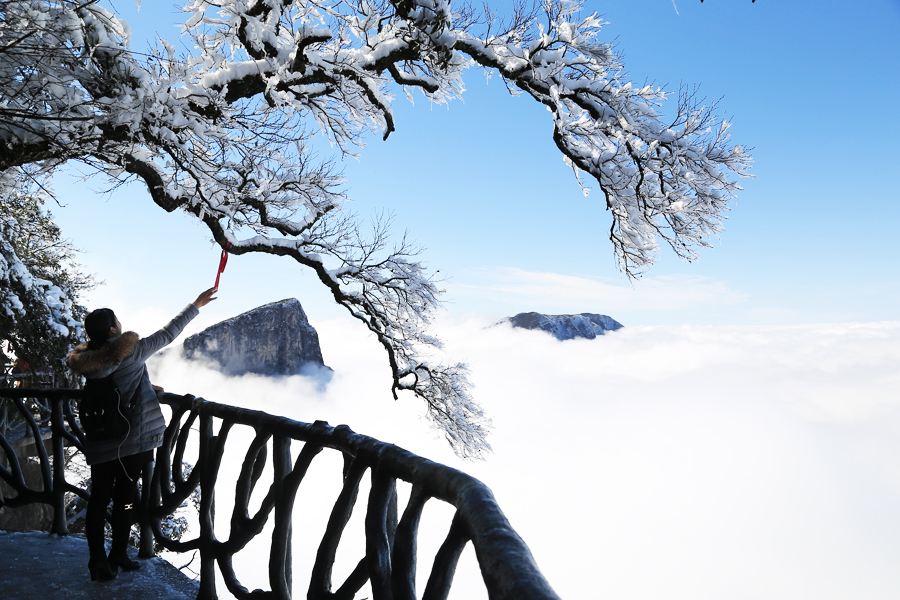 天门山雪景