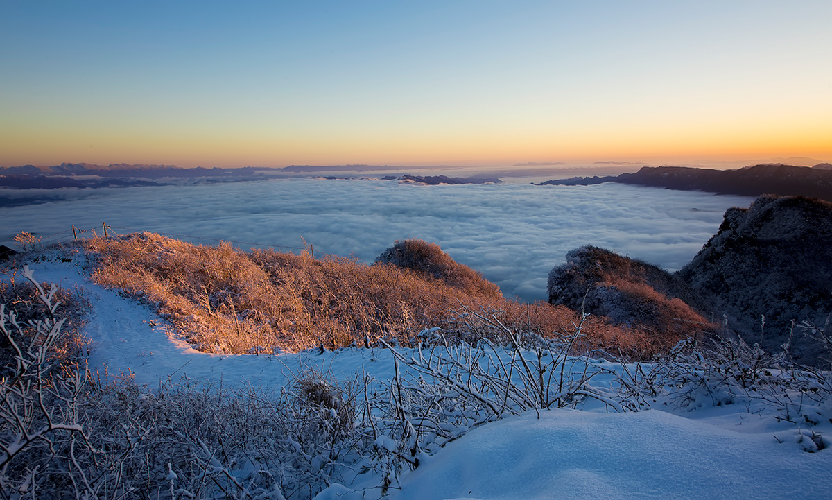 卓家垭晨雾雪景