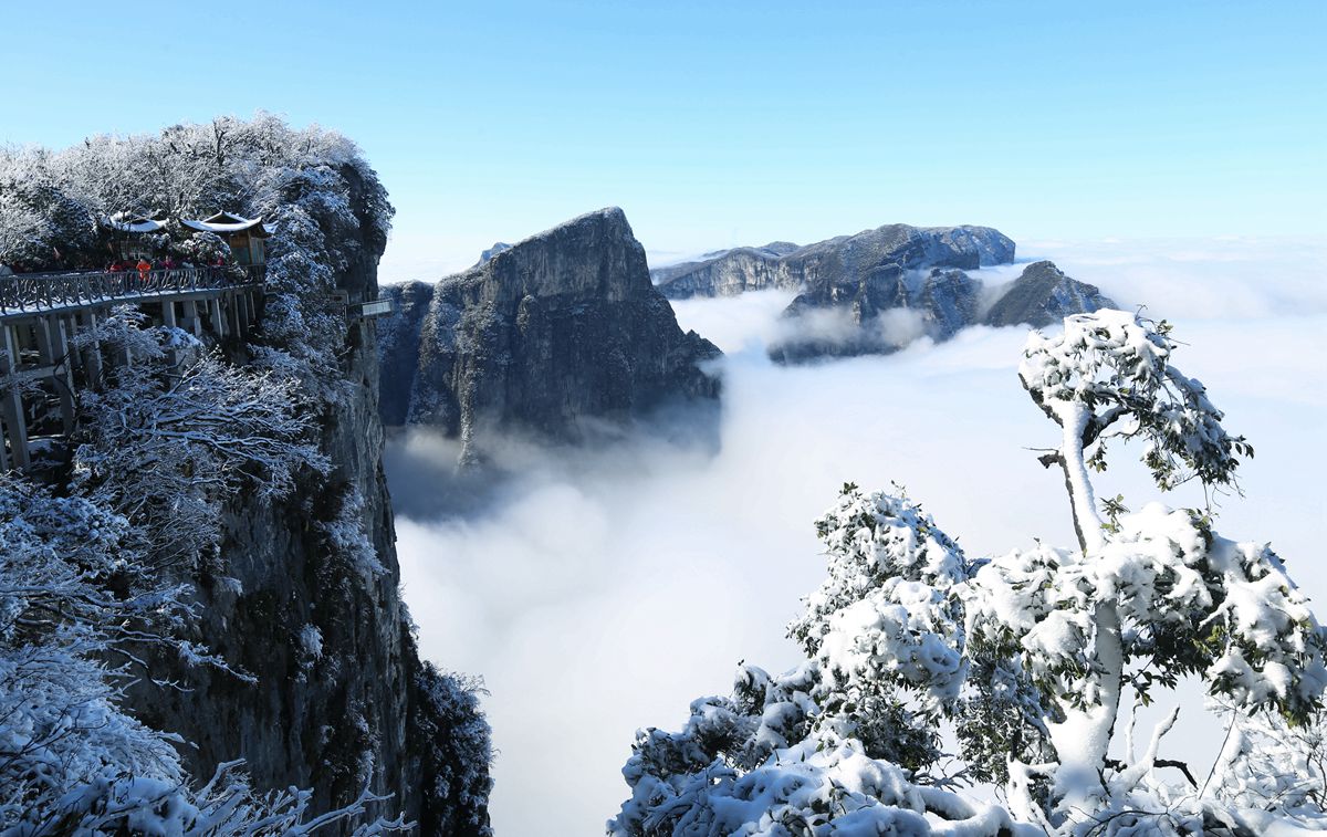 瑞雪洒仙山