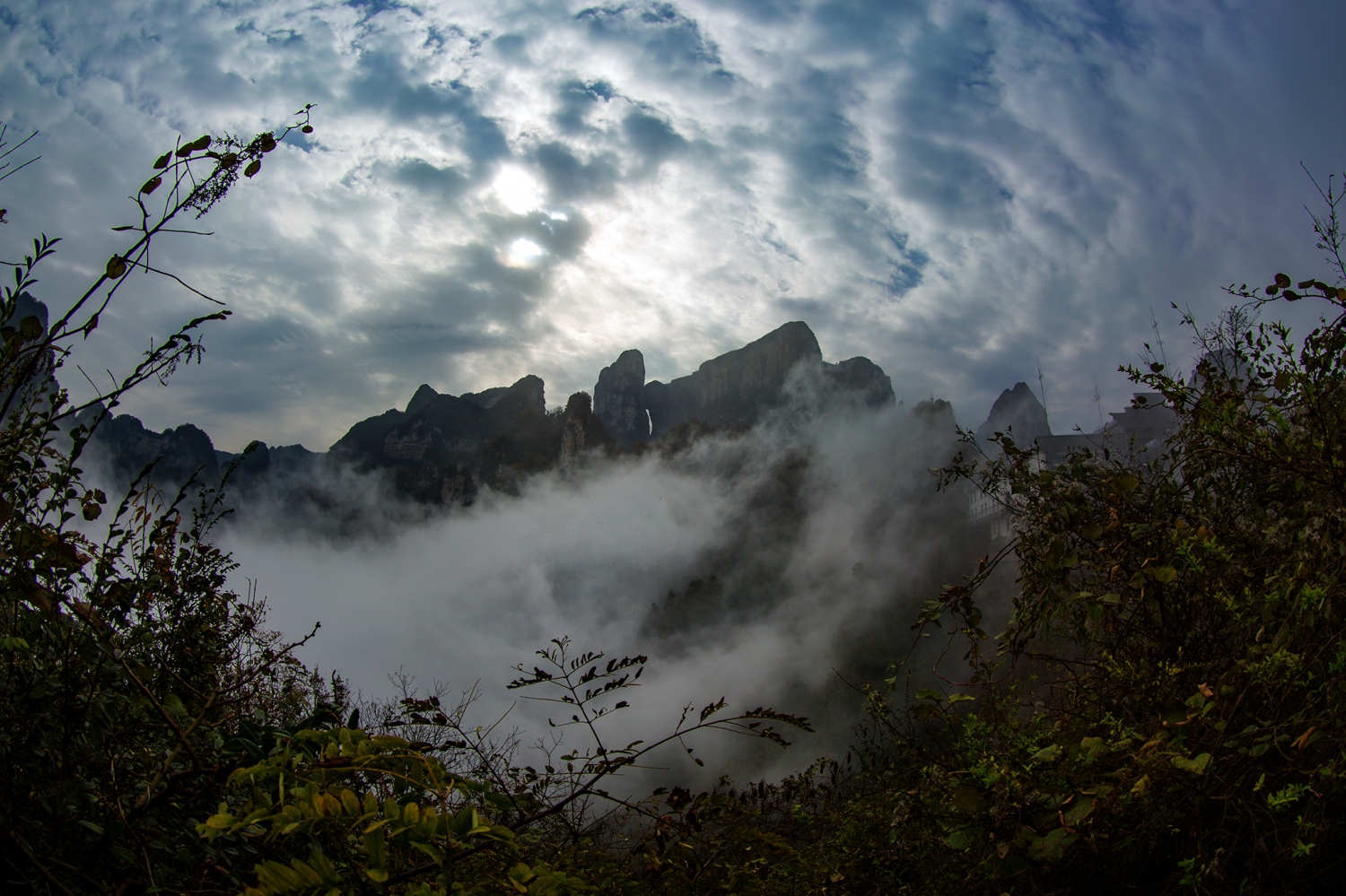 云涌天门山