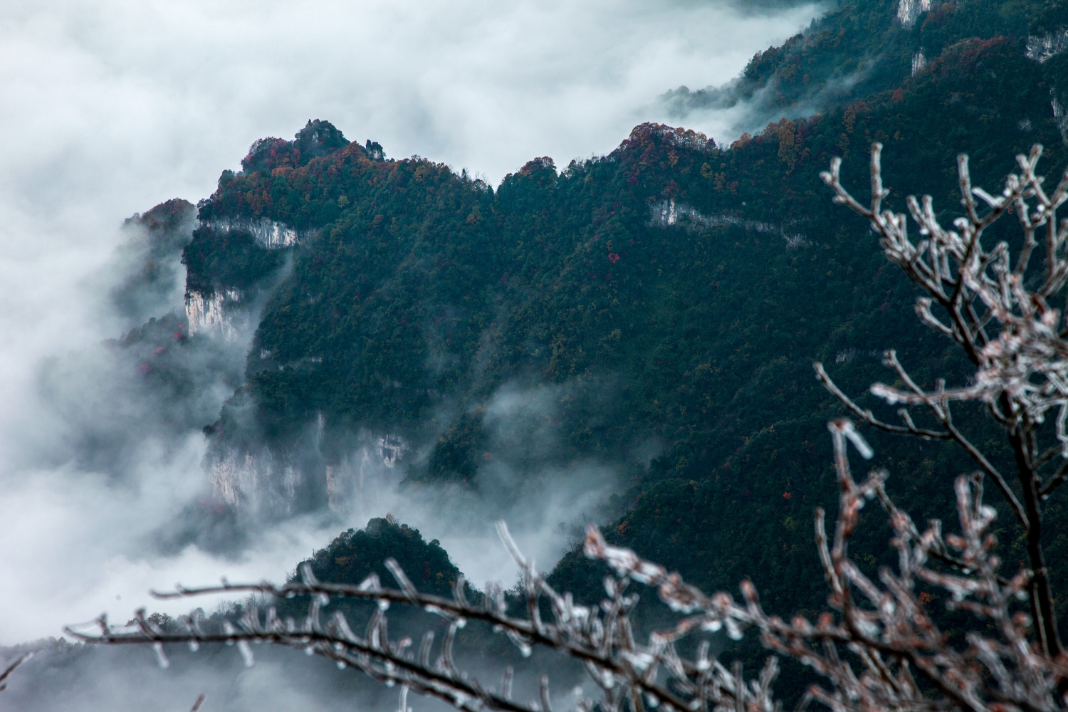 《水墨天门山》