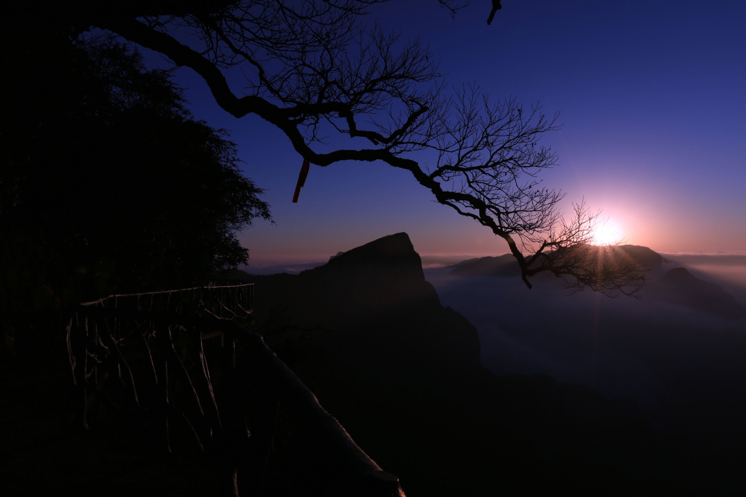 托起夕阳