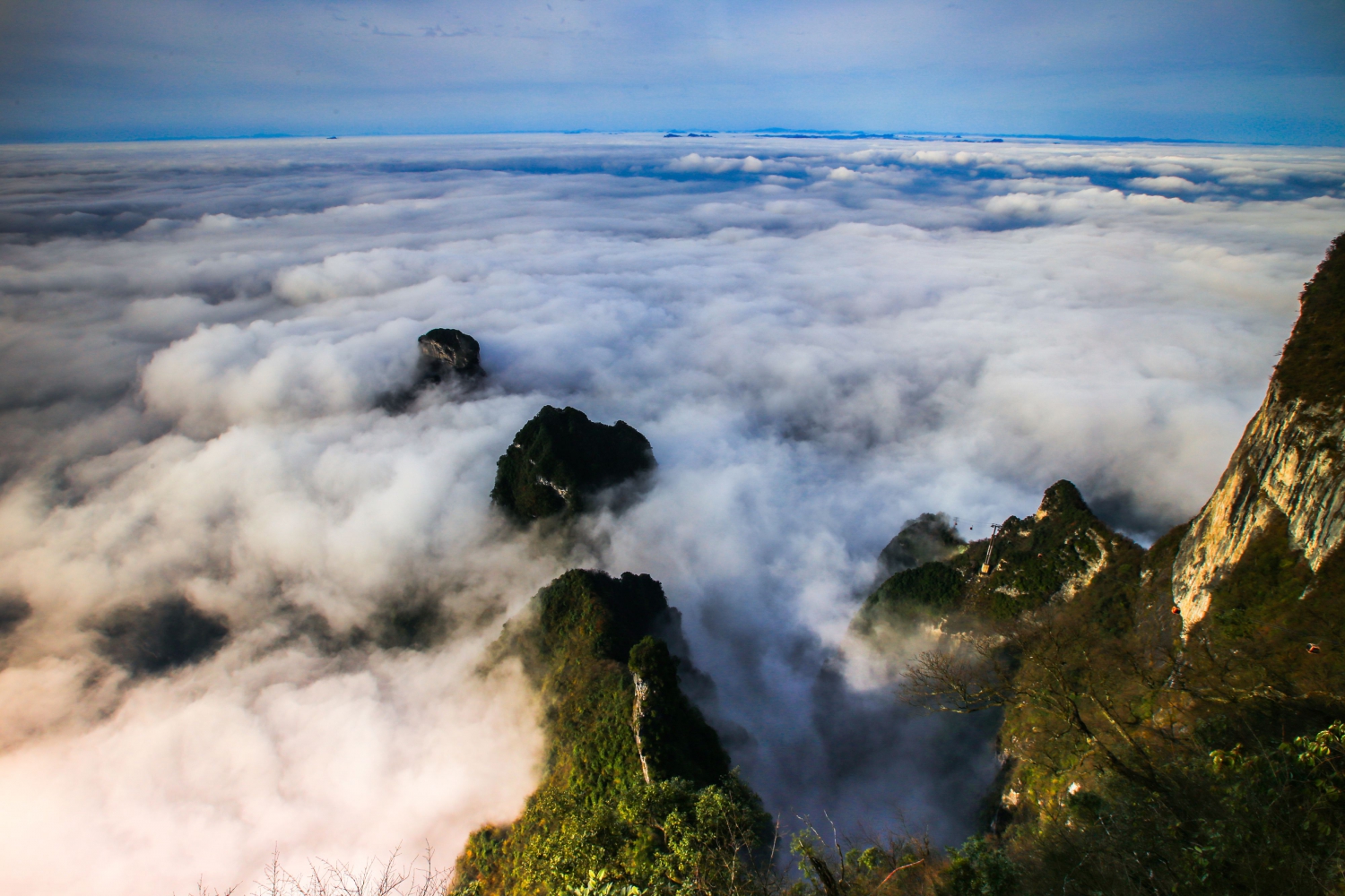 天门山上之云海