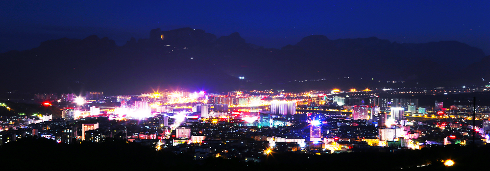 夜观庸城