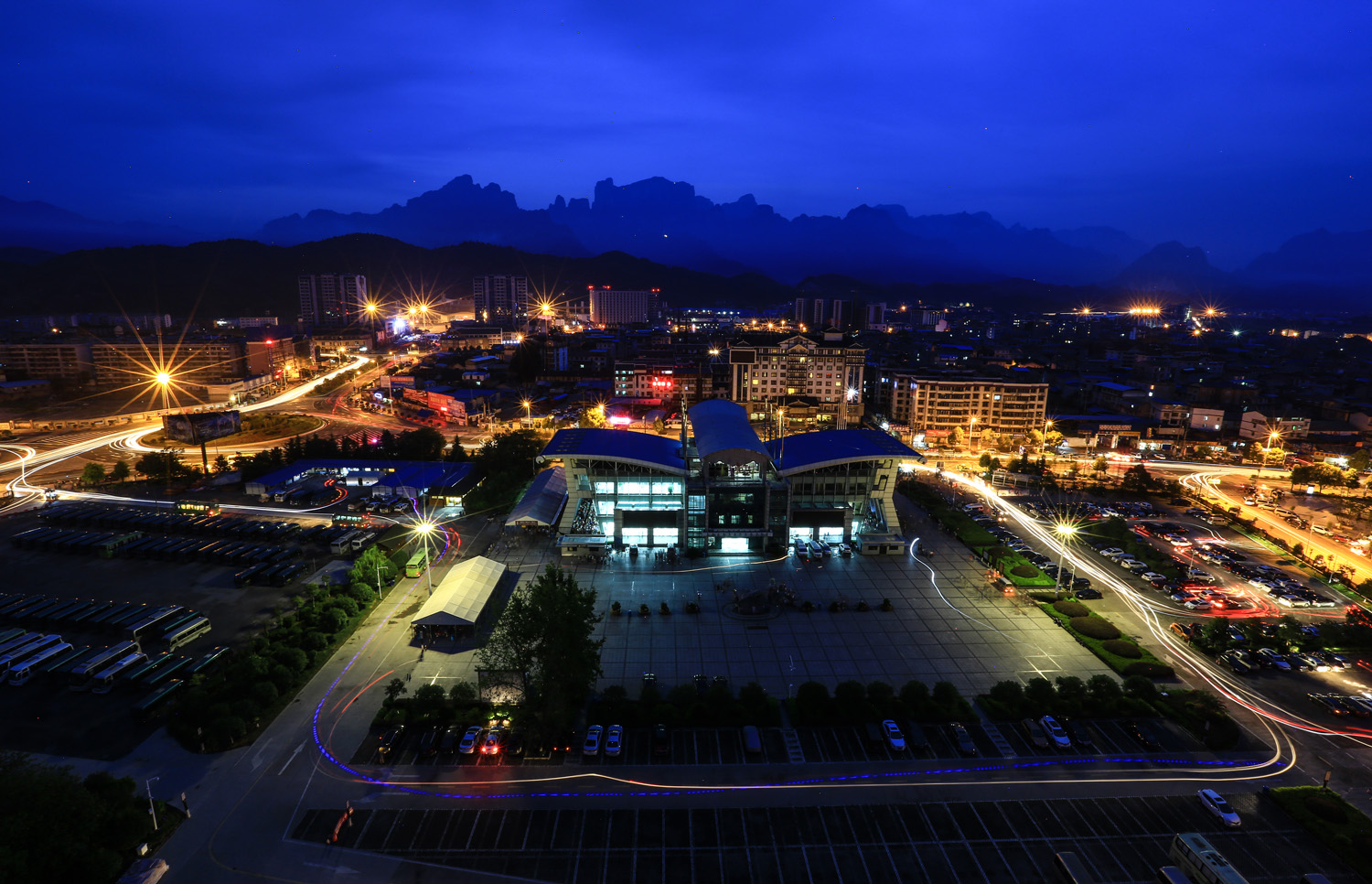    索道站夜景
