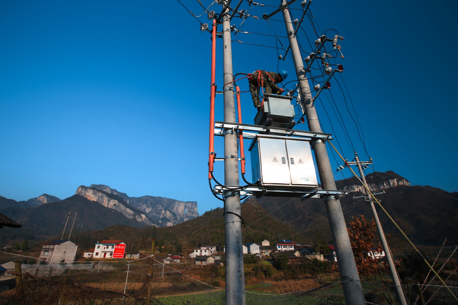 变电枢纽到山村