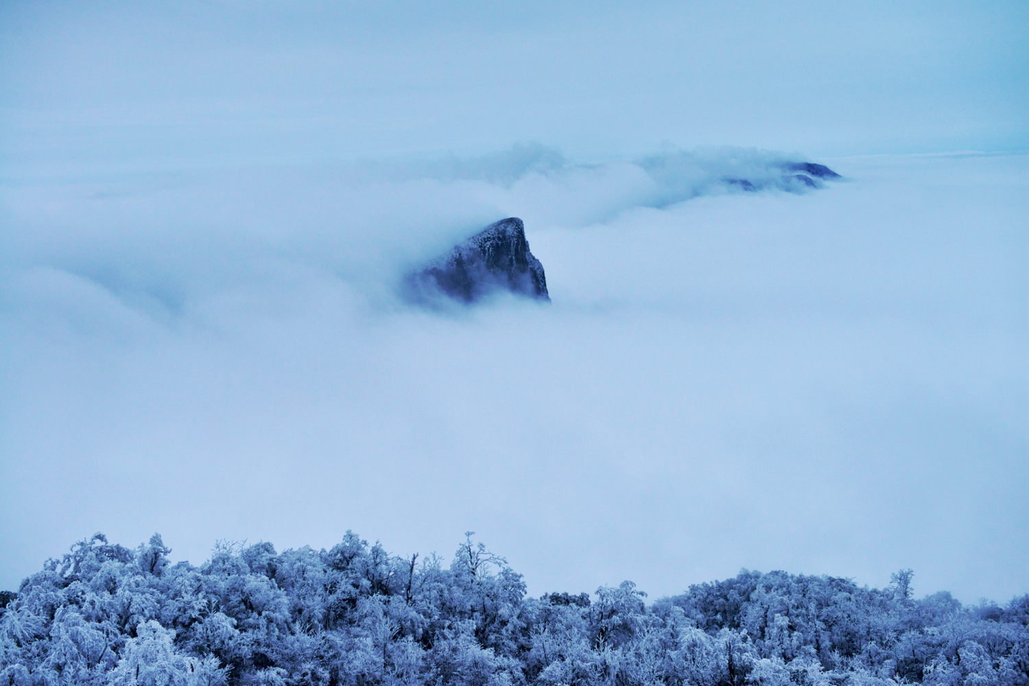 天门山雪