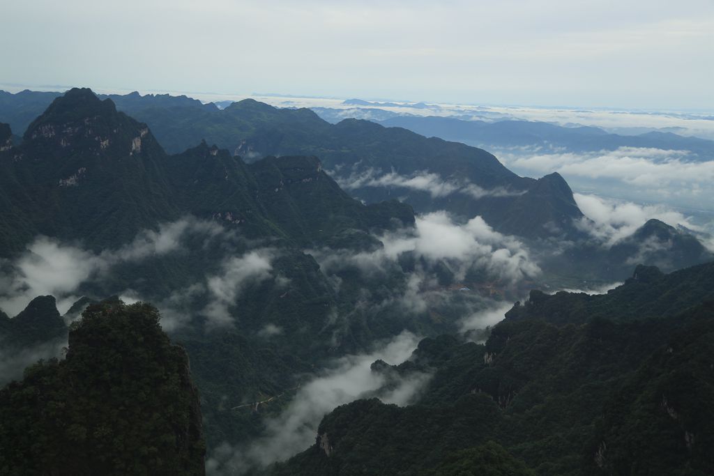 云绕天门山