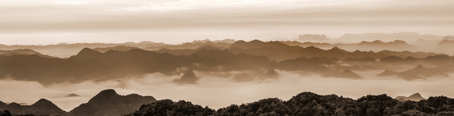 天门屹立千山外