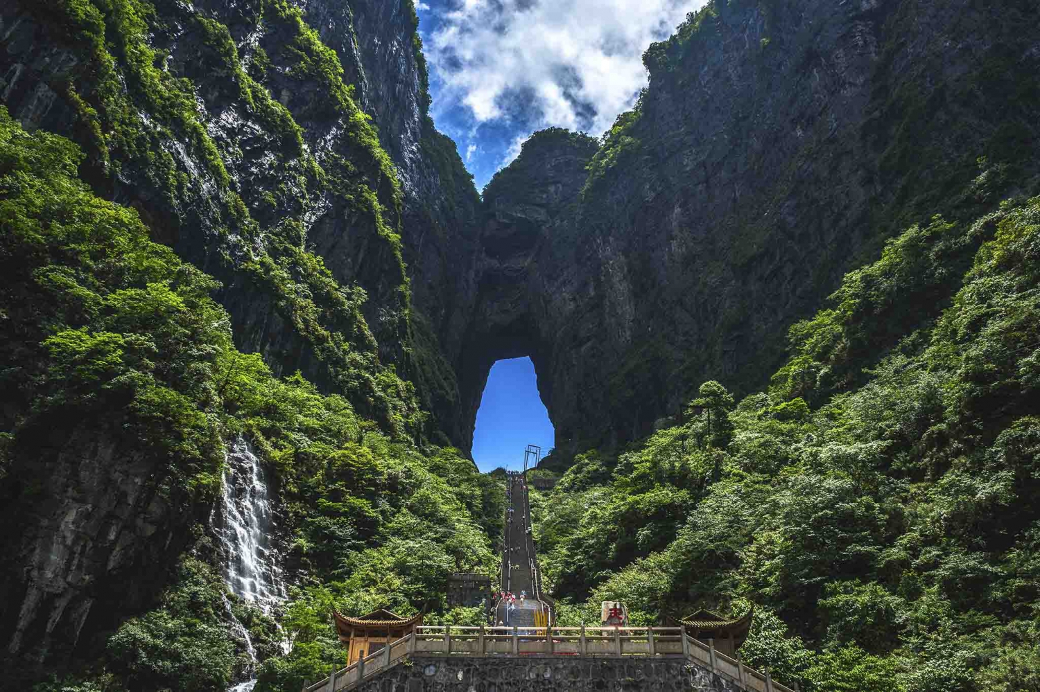 天门雄姿