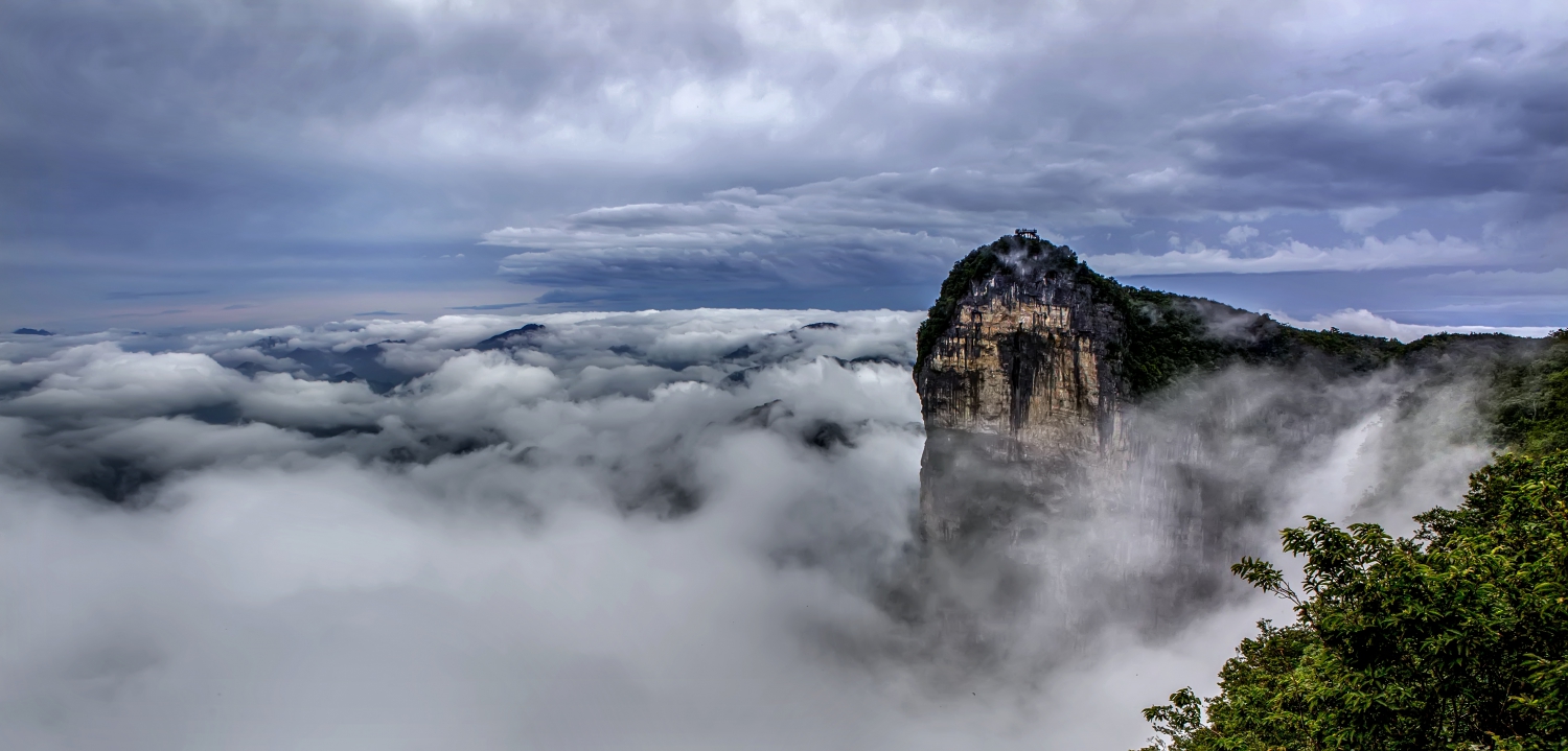 天门山金顶观海图