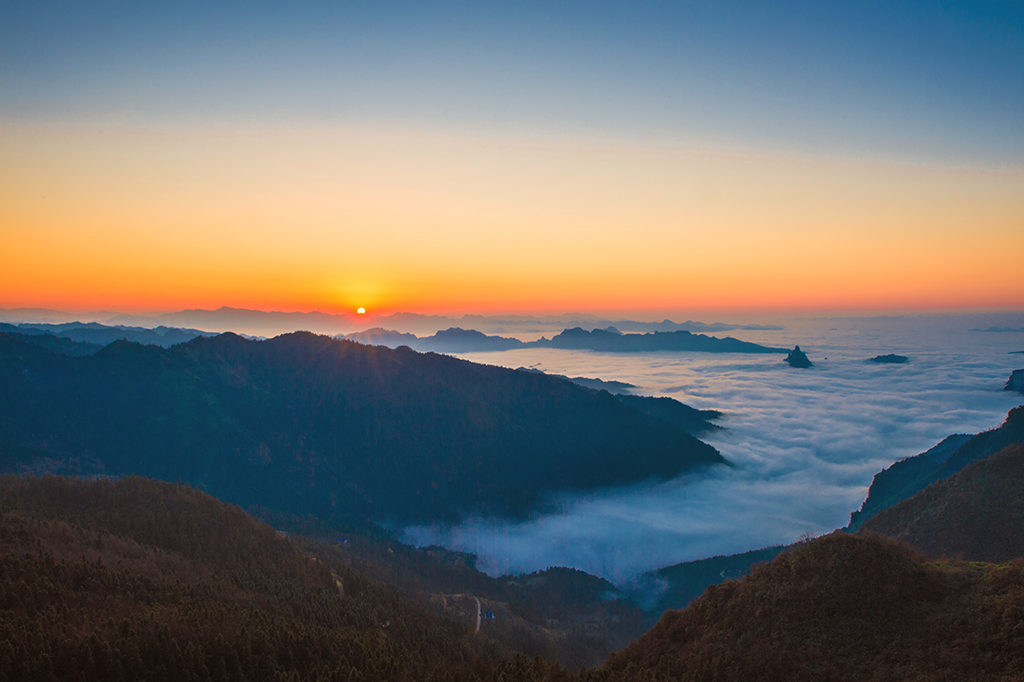 日出八大公山