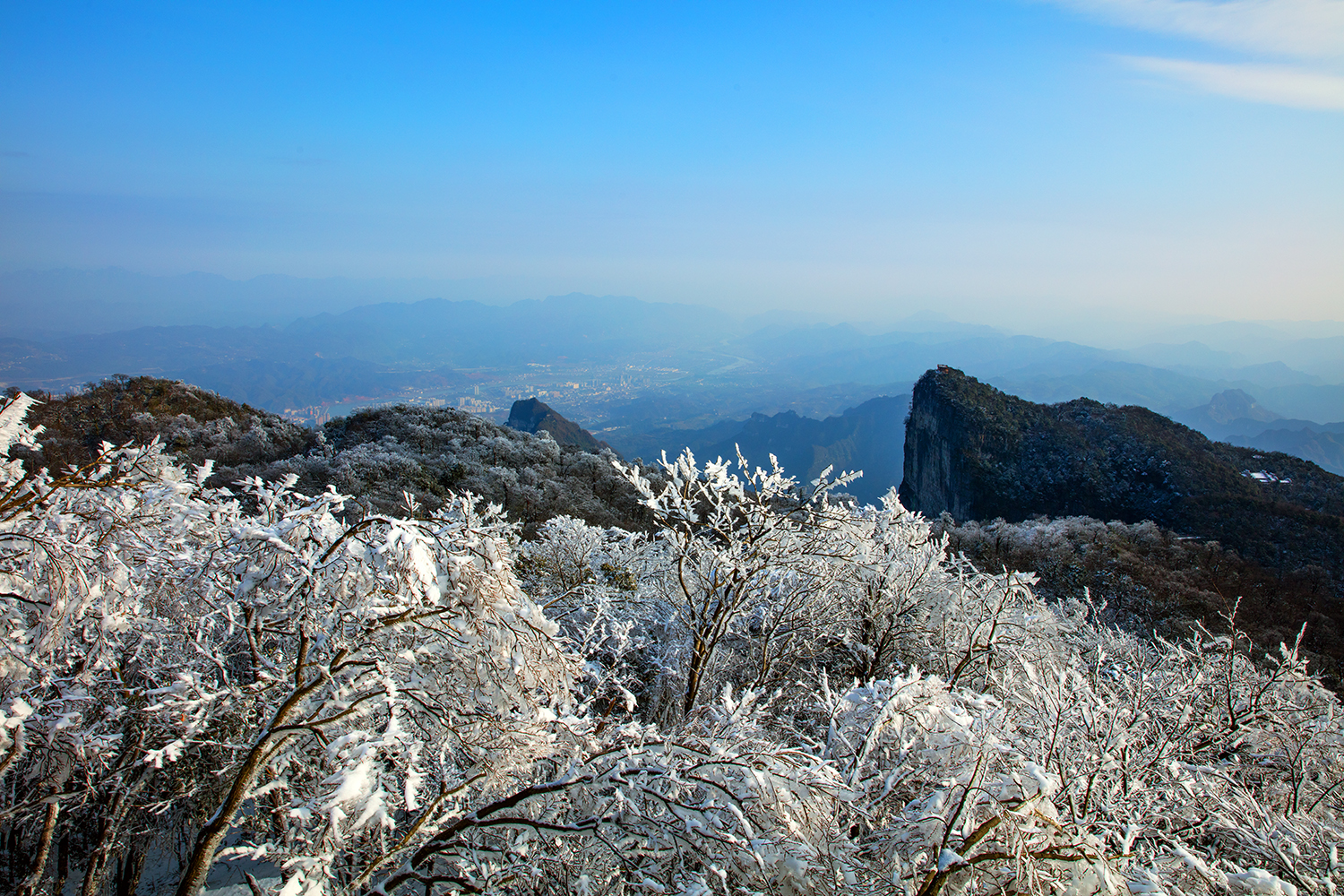 天门山雪景