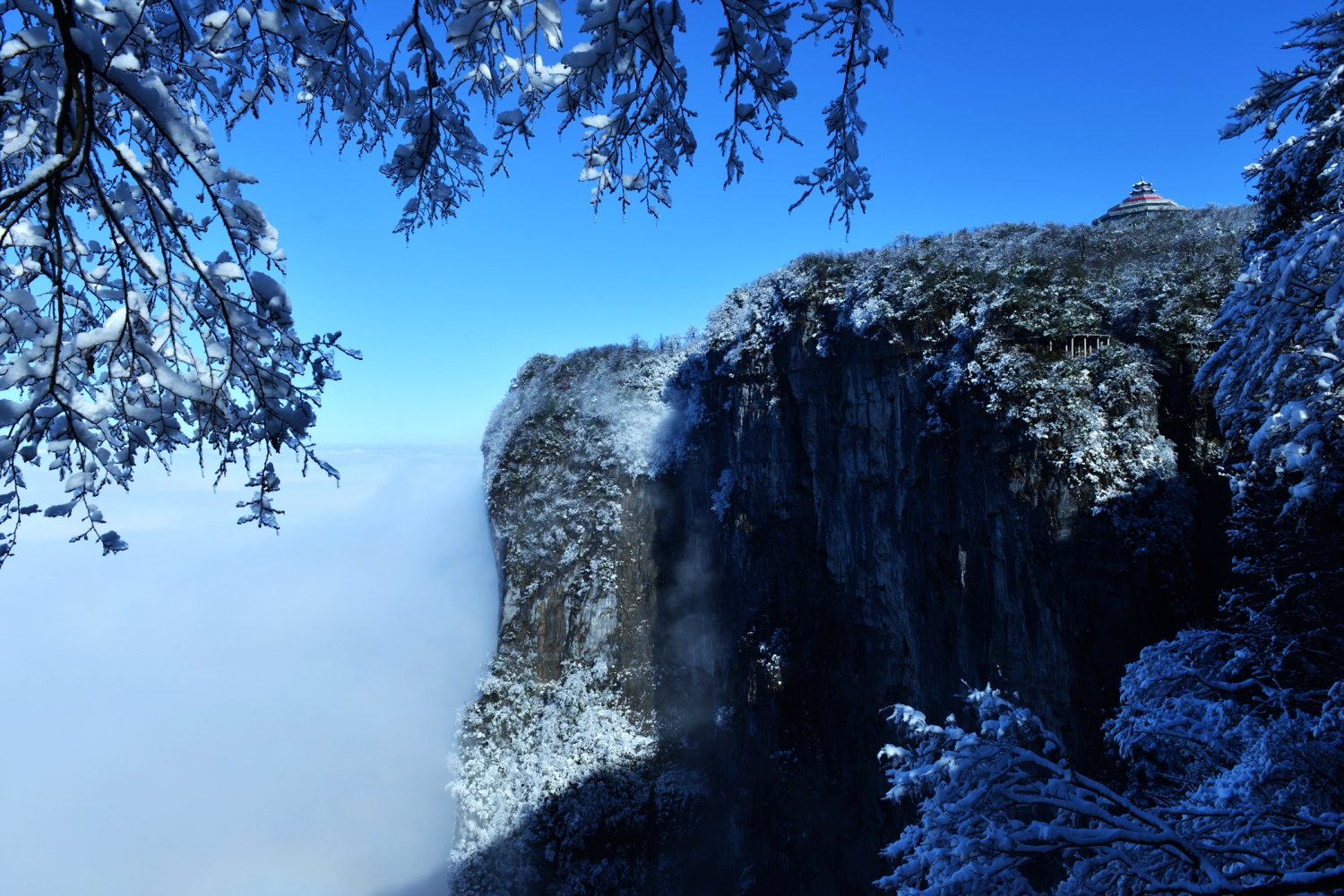 天门山雪景