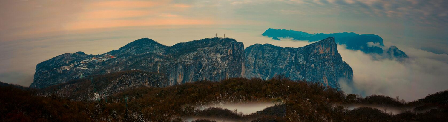 云雾弥漫天门山